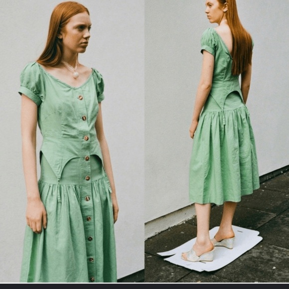 NWT HOUSE OF SUNNY
RUSTIC COLD SHOULDER SUNDRESS - GRASS
GREEN, size 4 - Picture 2 of 7